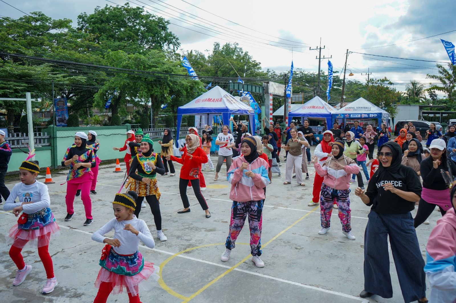 MERIAH:Senam pagi jadi salah satu acara Yamaha Grebek Pasar Rame di Lapangan Den Hub Rem 101 Banjarmasin.