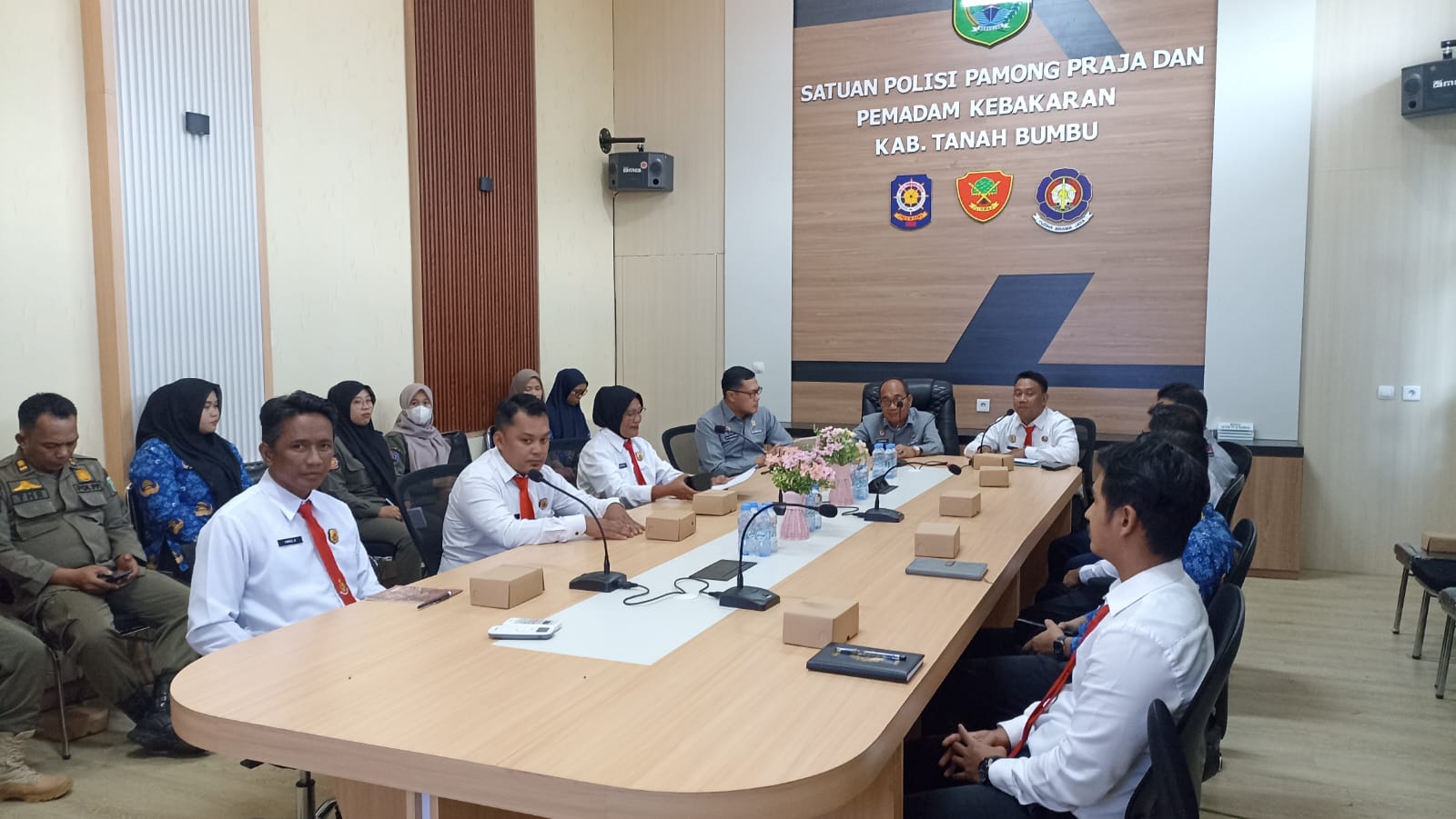 BERI MASUKAN:Penguatan Tugas dan Fungsi PPNS di Aula Kantor Satpol PP dan Damkar Kabupaten Tanah Bumbu, Selasa (28/10/2025)