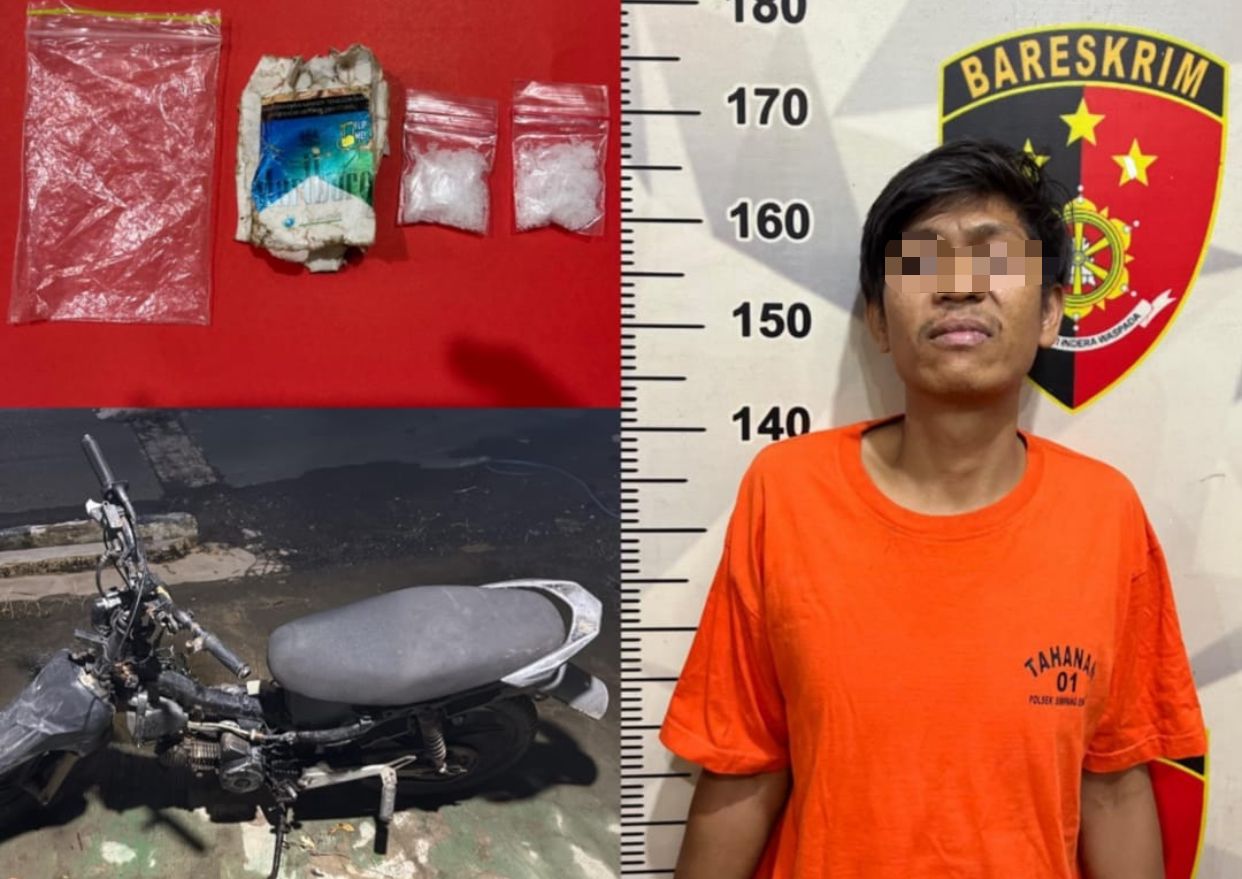 DIRINGKUS: Petugas Polsek Simpang Empat mengamankan seorang pria asal Banjarmasin yang diduga terlibat dalam peredaran sabu di Desa Gunung Besar. (Foto: Polsek Simpang Empat Tanah Bumbu untuk Radar Ba