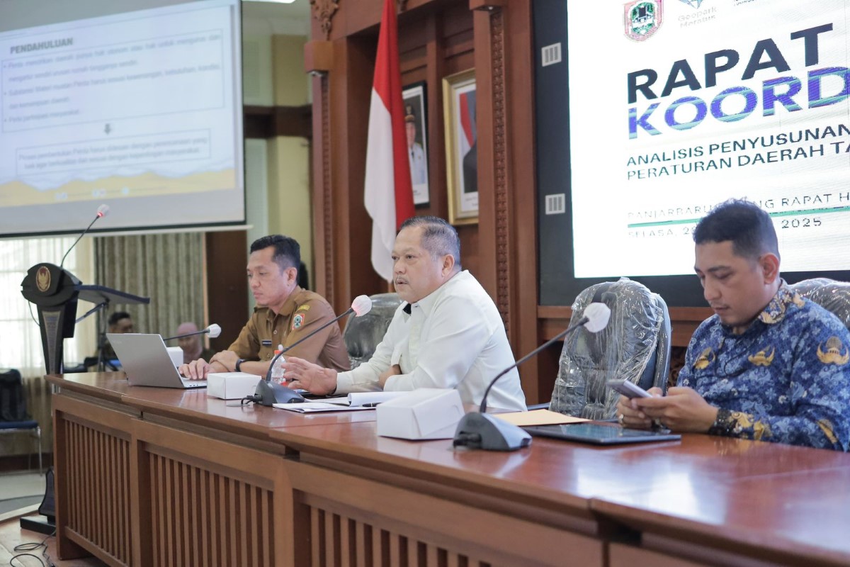 RAKOR: Rapat Koordinasi Analisis Penyusunan Program Pembentukan Peraturan Daerah (Propemperda) Tahun 2026 yang digelar di Ruang Rapat H. Maksid, di Kantor Gubernur Kalsel, Selasa (28/10).