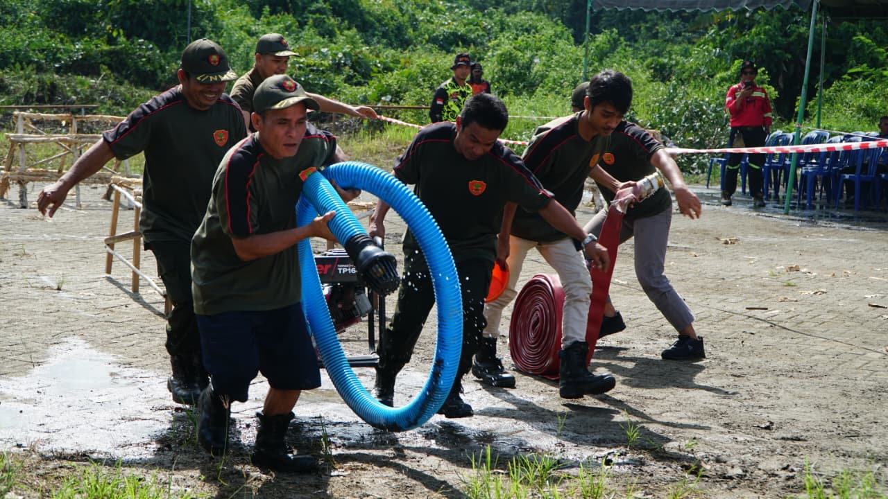 KETANGKASAN: Linmas Kecamatan Paringin mengikuti lomba ketangkasan untuk kesiapsiagaan bencana.