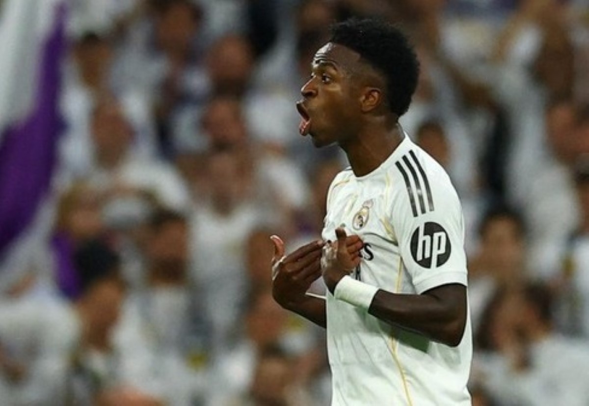 BERANG: Vinicius Junior mengamuk setelah ditarik keluar pada laga El Clasico.