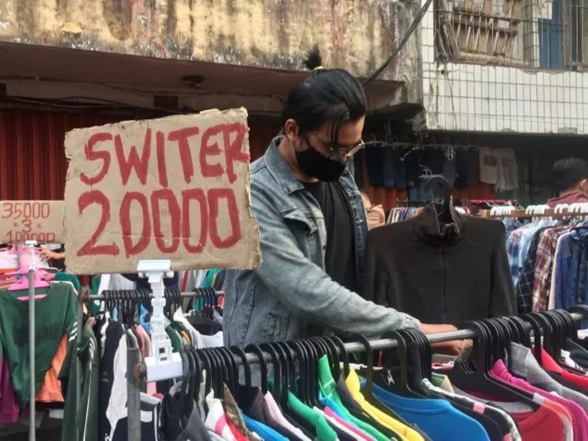 PAKAIAN BEKAS IMPOR: Pemerintah bakal menertibkan usaha thrifting karena dinilai merugikan negara.