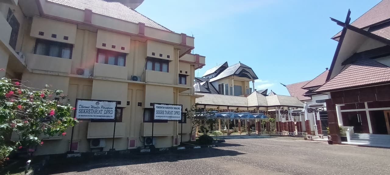 DIREHAB: Kantor DPRD Tabalong yang mulai direhap.