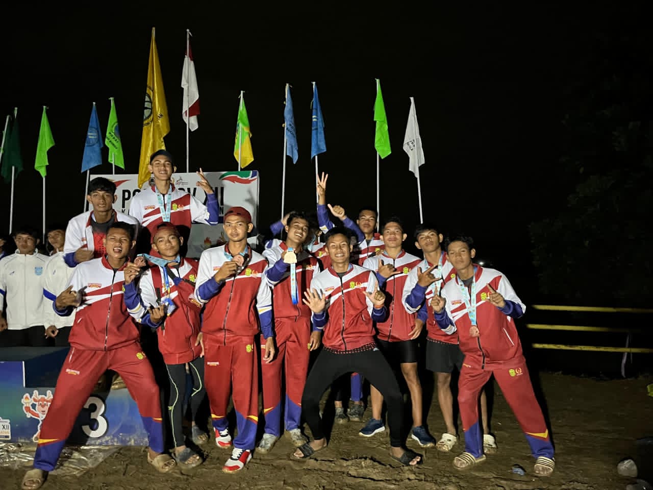 TAMPIL DOMINAN:Para atlet dayung Kota Banjarmasin memastikan gelar juara umum cabang olahraga dayung Porprov XII Kalsel 2025 di Bendungan Damit, Kabupaten Tanah Laut.