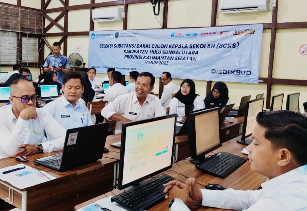 SELEKSI: Peserta Seleksi Substansi Bakal Calon Kepala Sekolah Kabupaten HSU saat mengikuti tes di SMKN 2 Amuntai. (Foto: Istimewa)