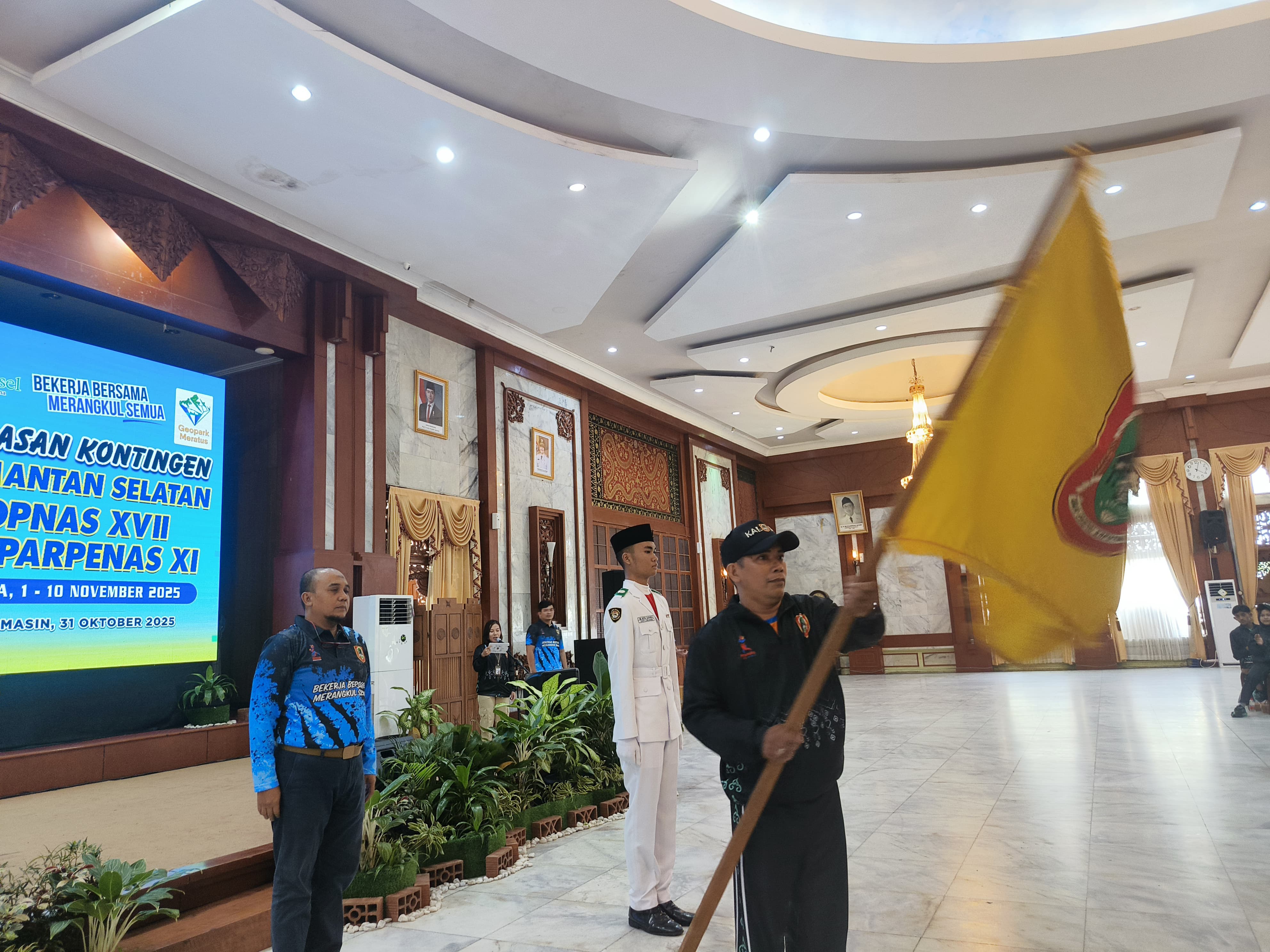Suasana pelepasan kontingen Kalsel untuk berlaga di POPNAS XVII dan PEPARPENAS XI yang digelar di Jakarta, 1&ndash;10 November 2025.(M Idris Jian Sidik)