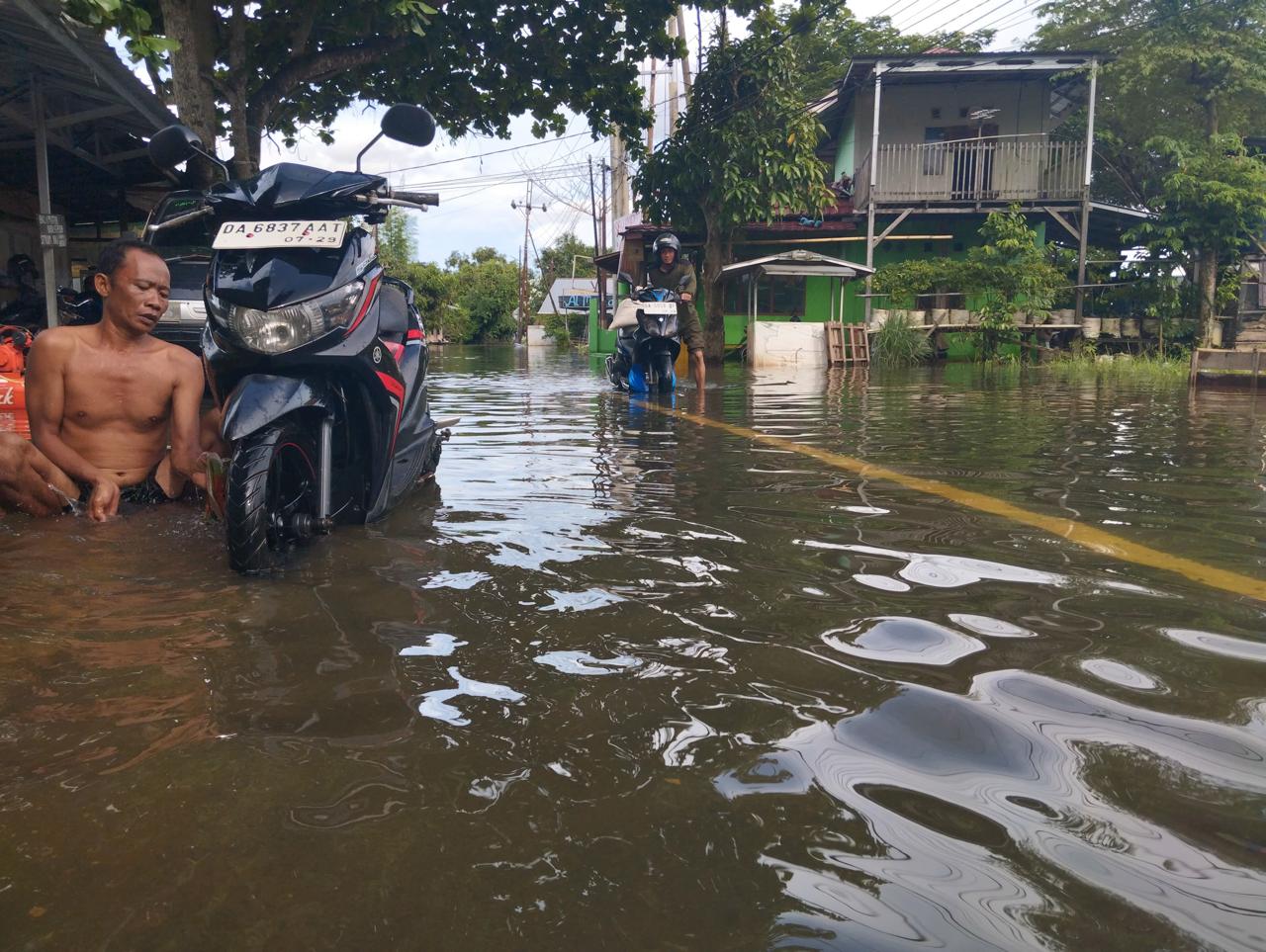 BANJIR: Curah hujan yang mulai meningkat, berpotensi terjadinya banjir seperti tahun lalu.