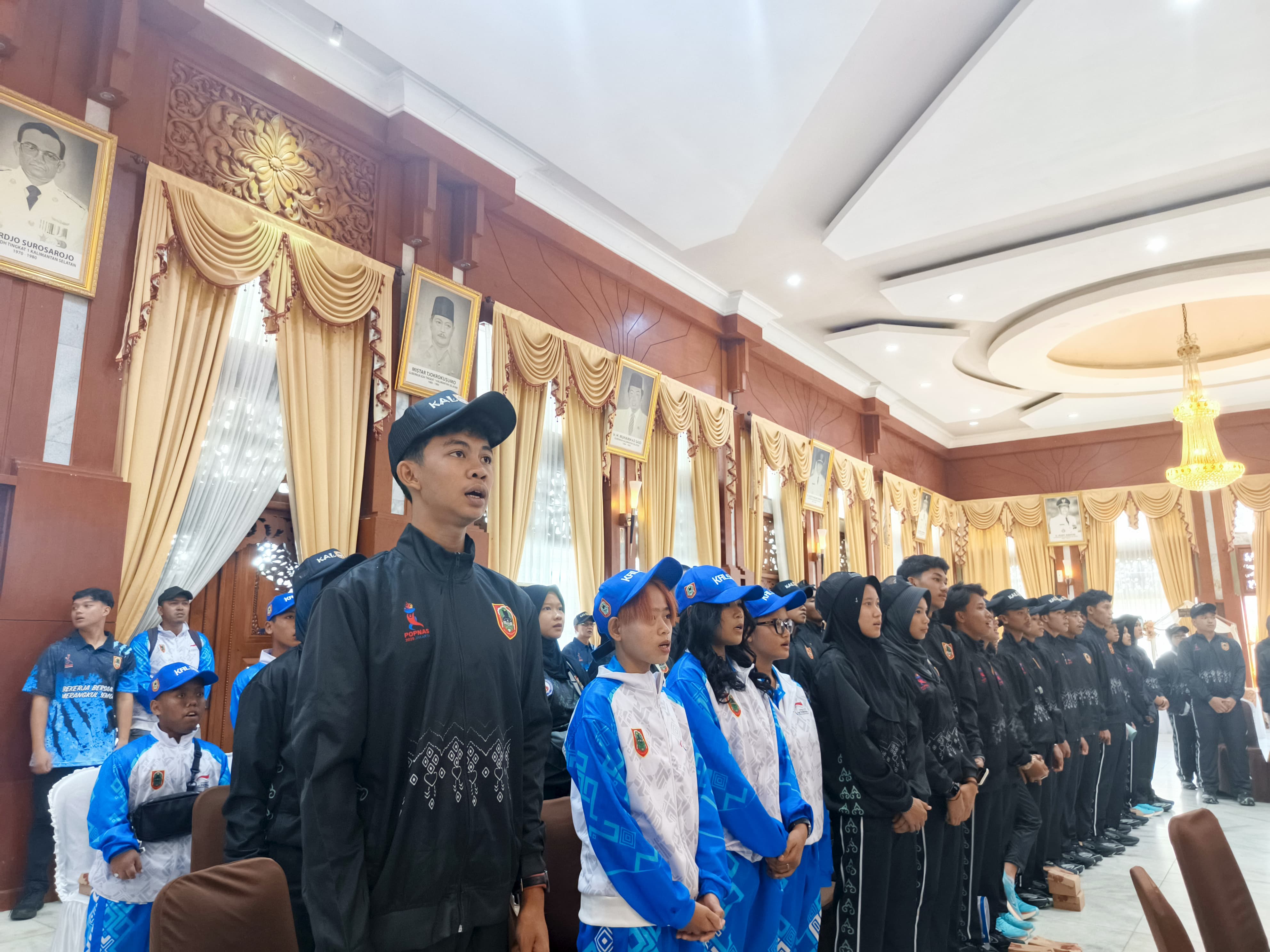 Suasana pelepasan kontingen Kalsel untuk berlaga di POPNAS XVII dan PEPARPENAS XI yang digelar di Jakarta, 1&ndash;10 November 2025.(M Idris Jian Sidik)
