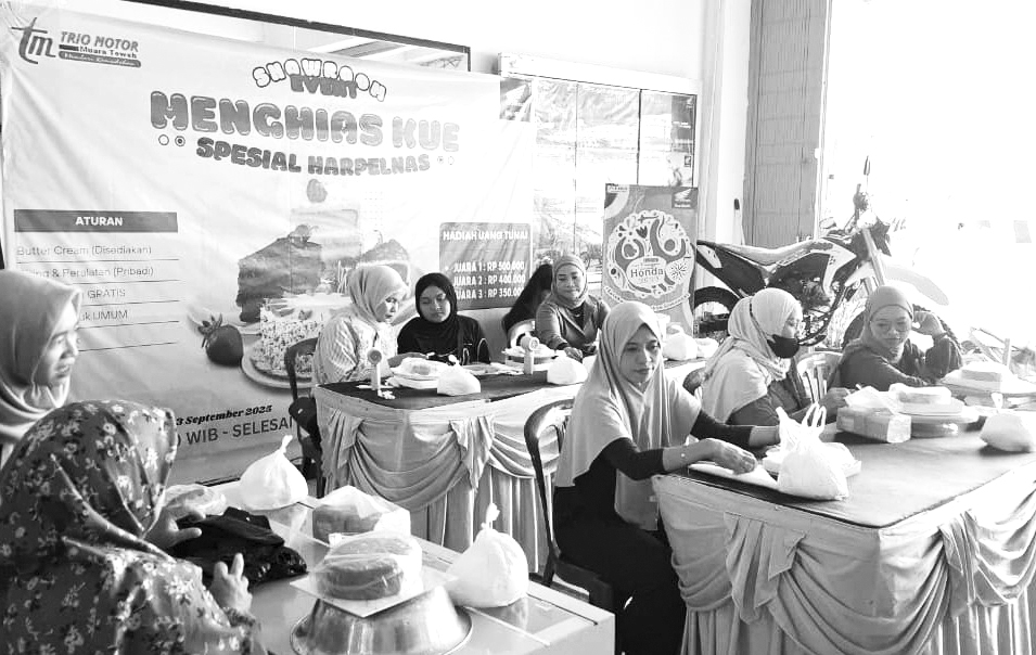 PELANGGAN: Kegiatan Hari Pelanggan Nasional di salah satu showroom Trio Motor. (TRIO MOTOR)