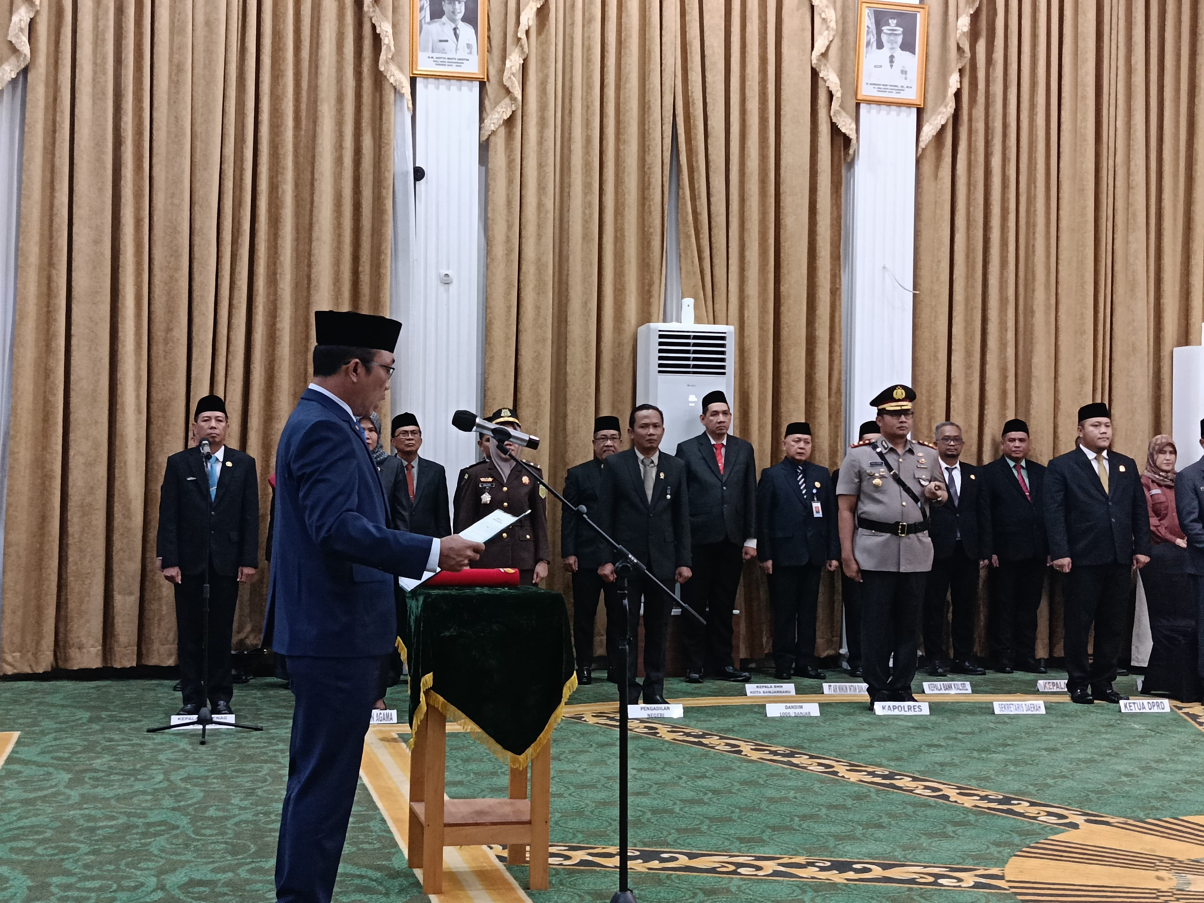 DILANTIK: Sirajoni resmi dilantik menjadi Sekda Kota Banjarbaru, Senin (3/11).