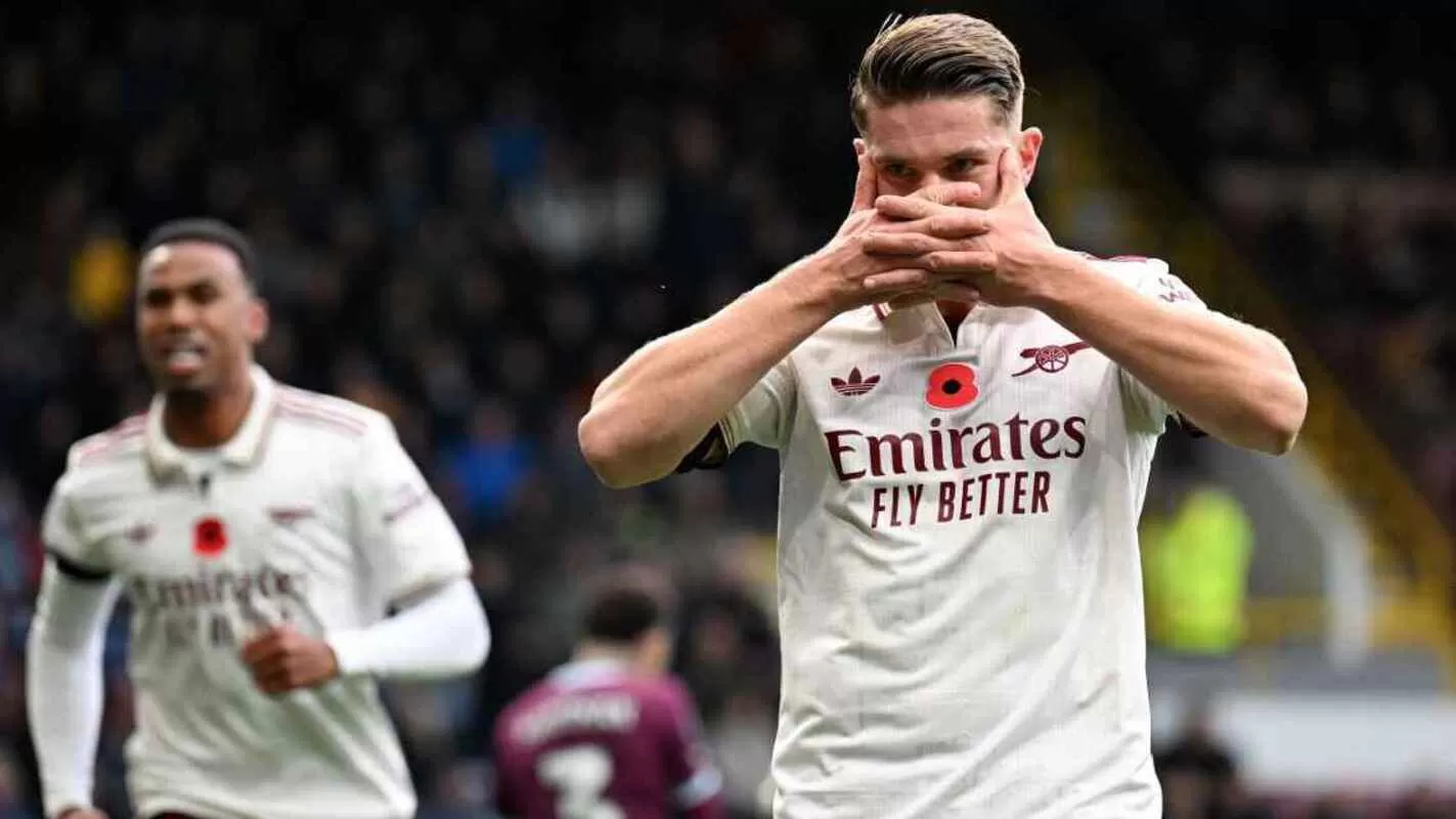 MENCETAK: Selebrasi ikonik Viktor Gyokeres setelah mencetak gol.