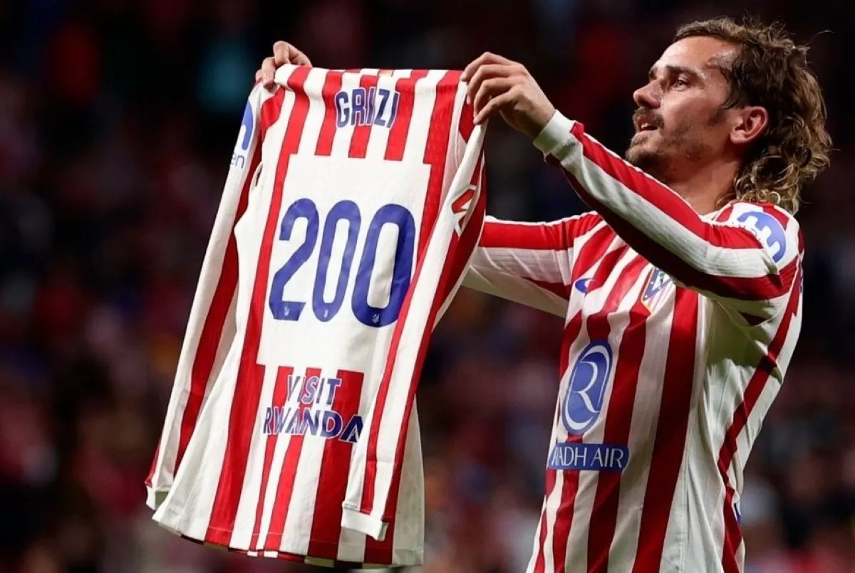 CETAK GOL: Selebrasi Antoine Griezmann setelah mencetak gol melawan Eintrach Frankfurt di Riyadh Air Metropolitano pada Sabtu (1/11) malam.