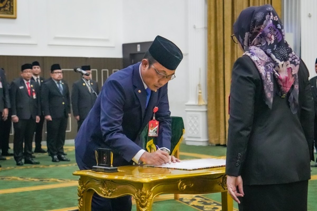 DILANTIK: Sirajoni saat dilantik jadi Sekretaris Daerah (Sekda) Banjarbaru di Aula Gawi Sabarataan, Senin (3/11).