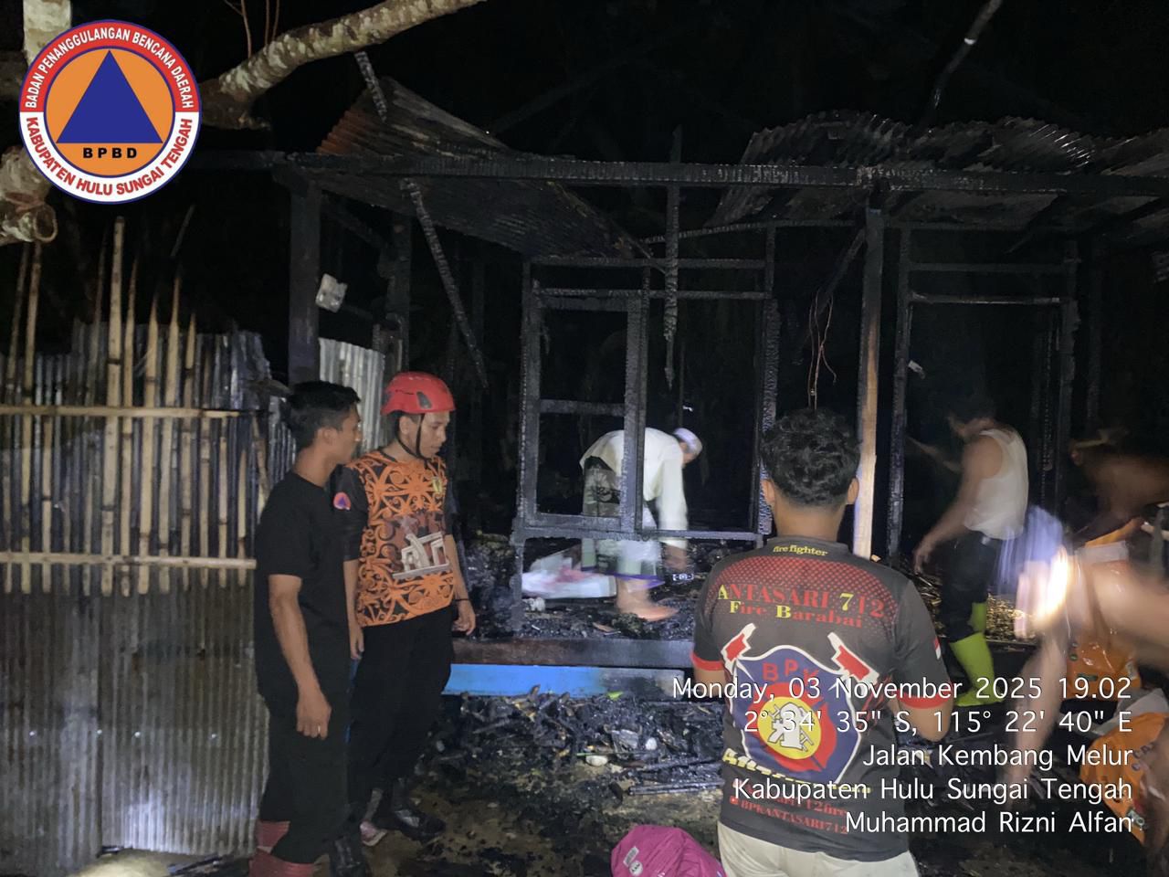 SISA ARANG: Rumah Supiannor hangus terbakar, Senin (3/11/2025). (Foto: BPBD HST untuk Radar Banjarmasin).