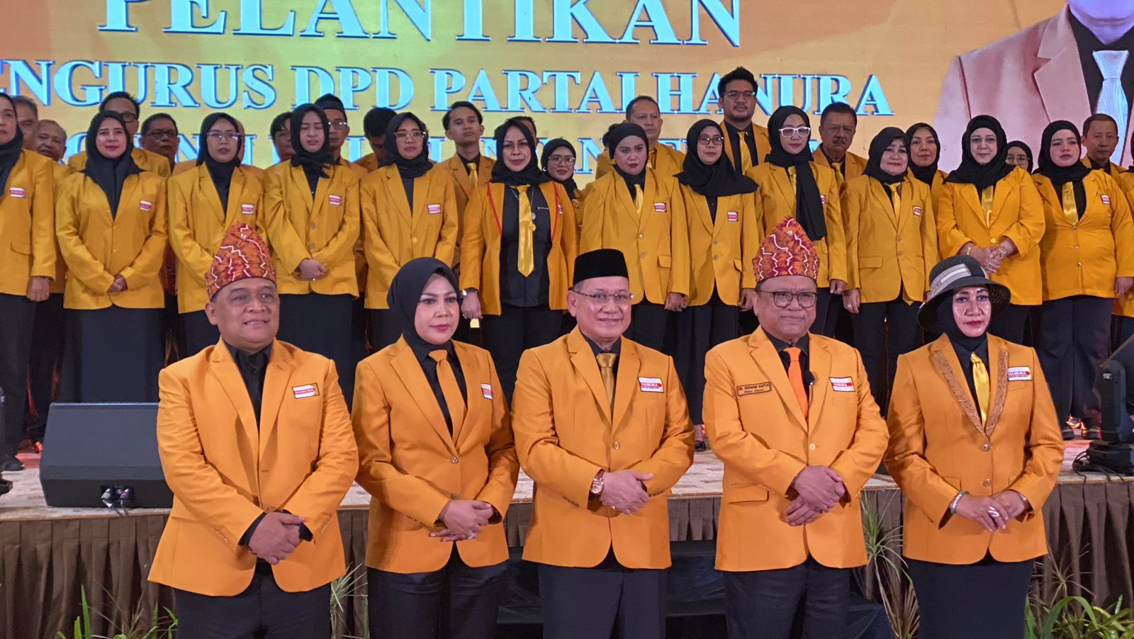 Dilantik: Sayed Jafar Resmi Pimpin Hanura Kalsel, pelantikan dipimpin langsung oleh Ketua Umum DPP Partai Hanura, Dr Oesman Sapta (Sheilla/Radar Banjarmasin)