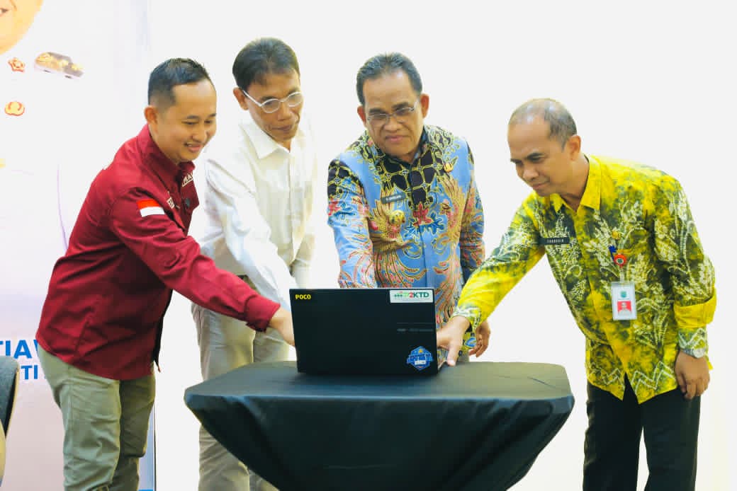 MOMEN:Bupati Kabupaten HSU, H Sahrujani didampingi pejabat terkait meluncurkan Inovasi
