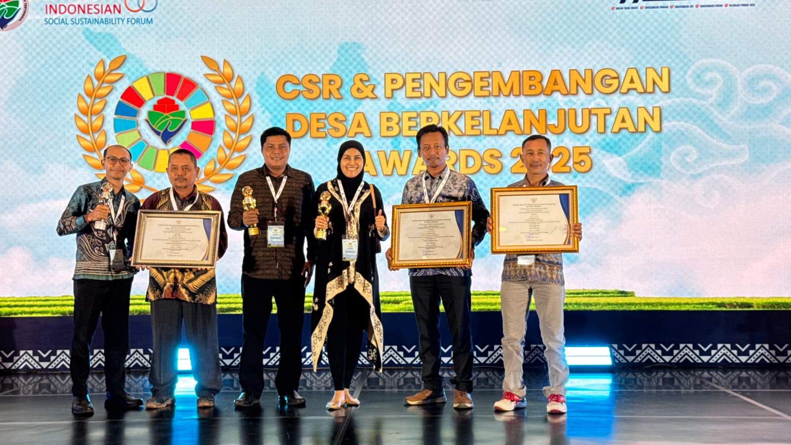 MEMBANGGAKAN:PT Borneo Indobara (PT BIB) meraih tiga penghargaan bergengsi di ajang CSR dan PDB Award 2025 di Jakarta, belum lama tadi.