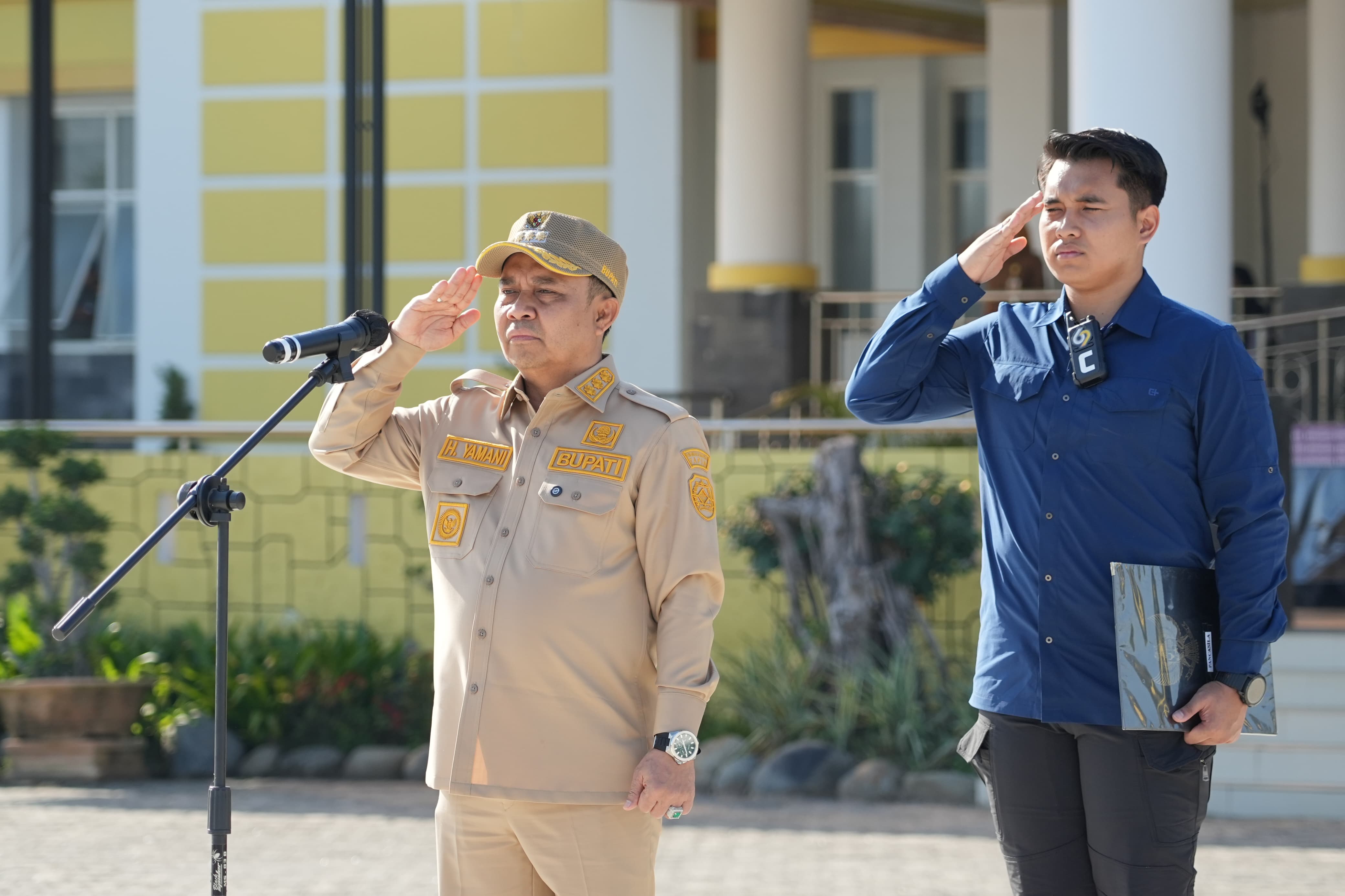 MENYAMPAIKAN: Bupati Tapin H Yamani memberitahukan bahwa lelang jabatan untuk delapan posisi pimpinan tinggi pratama sudah dibuka.