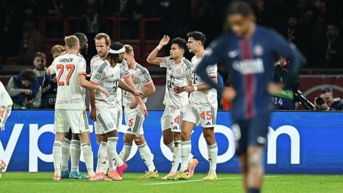 MERAYAKAN: Pemain Bayern Munchen merayakan gol ke gawang PSG di matchday keempat Liga Champions, Rabu (5/11) dini hari. (UEFA)