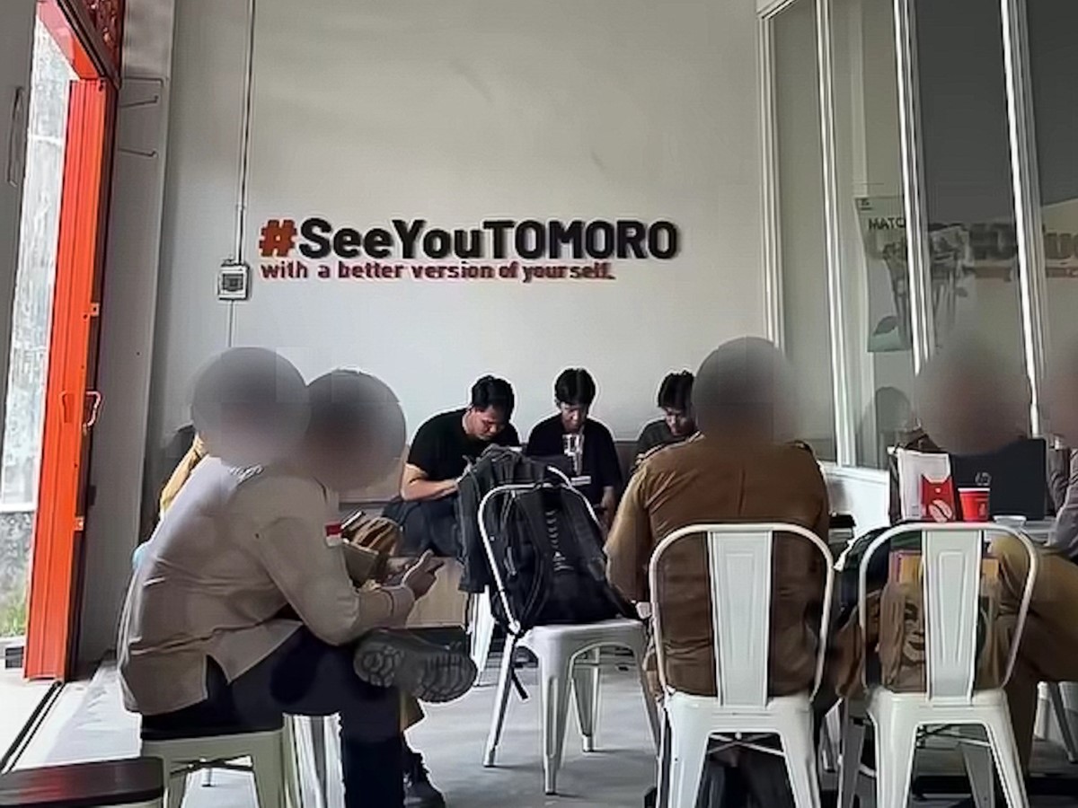 VIRAL: Tangkapan layar video yang merekam sejumlah ASN Pemko Banjarmasin saat nongkrong santai di sebuah kafe pada jam kerja.