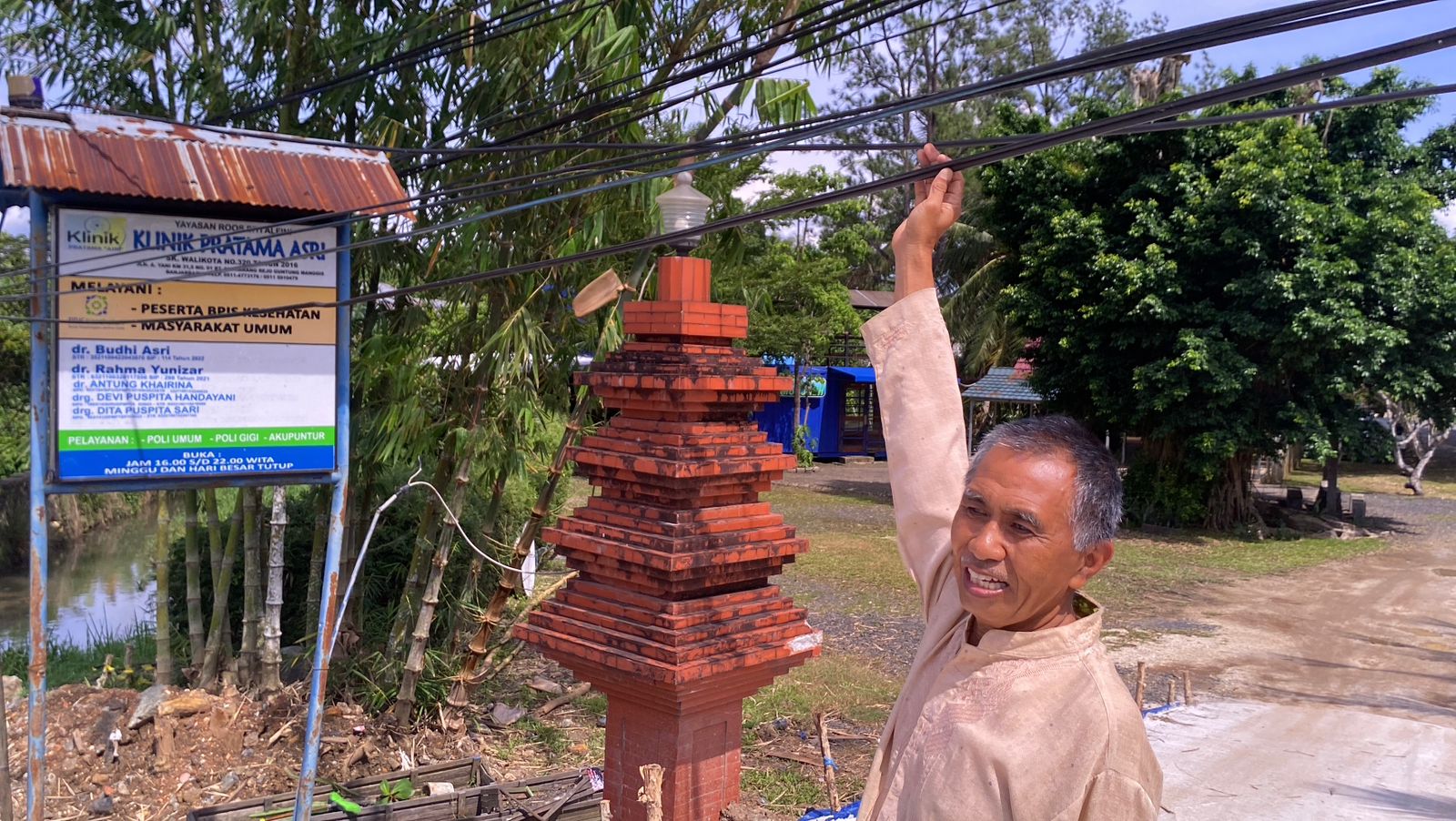 Keluhan: warga sekitar keluhkan kabel optik yang menjuntai (Sheilla/Radar Banjarmasin)