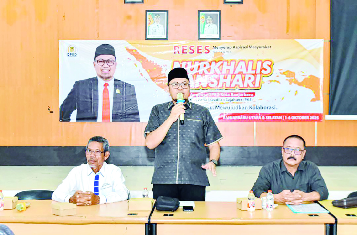 RESES: Nurkhalis Anshari, saat melaksanakan reses dan menjaring aspirasi masyarakat Kelurahan Kemuning, Senin (6/10). (Foto: Sheilla/Radar Banjarmasin)