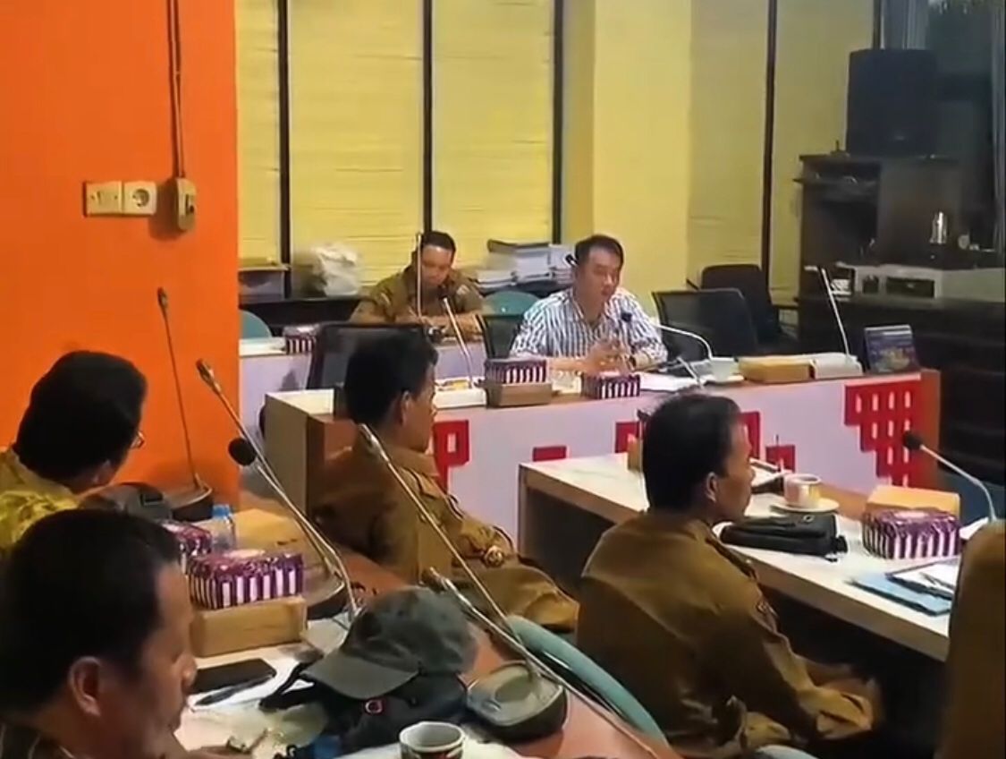 RAPAT: Rapat Dengar Pendapat DPRD Kotabaru membahas listrik di Pulau Laut Kepulauan.