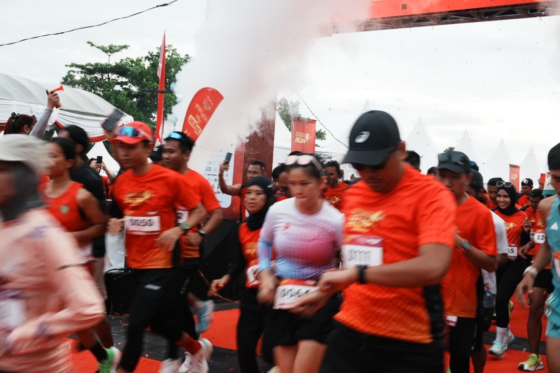 LARI: Kegiatan Honda Trio RUN 2025 yang diikuti ribuan peserta.