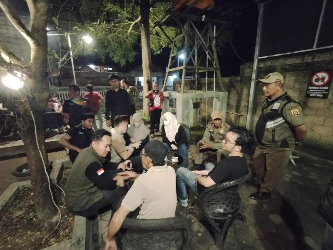 Kafe-kafe di Banjarbaru saat disidak Satpol PP, Jumat (7/11) malam.