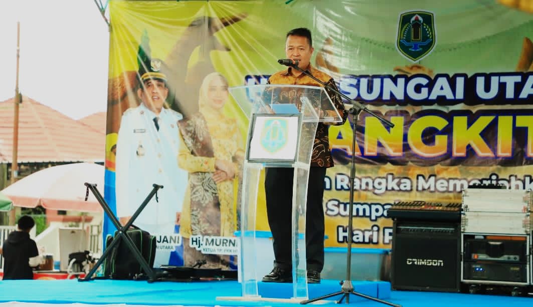 HADIR:Sekda HSU, Adi Lesmana mewakili Bupati HSU, H Sahrujani menutup Amuntai Fair 2025 di Jalan Basuki Rahmat Kota Amuntai, Sabtu (8/11/2025).