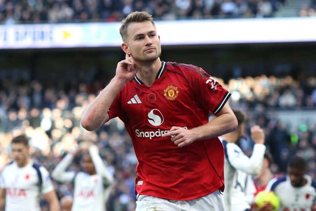 DRAMA: Manchester United raih hasil imbang lawan Tottenham Hotspur, Matthijs de Ligt cetak gol penyelamat di menit terakhir, Sabtu (8/11).