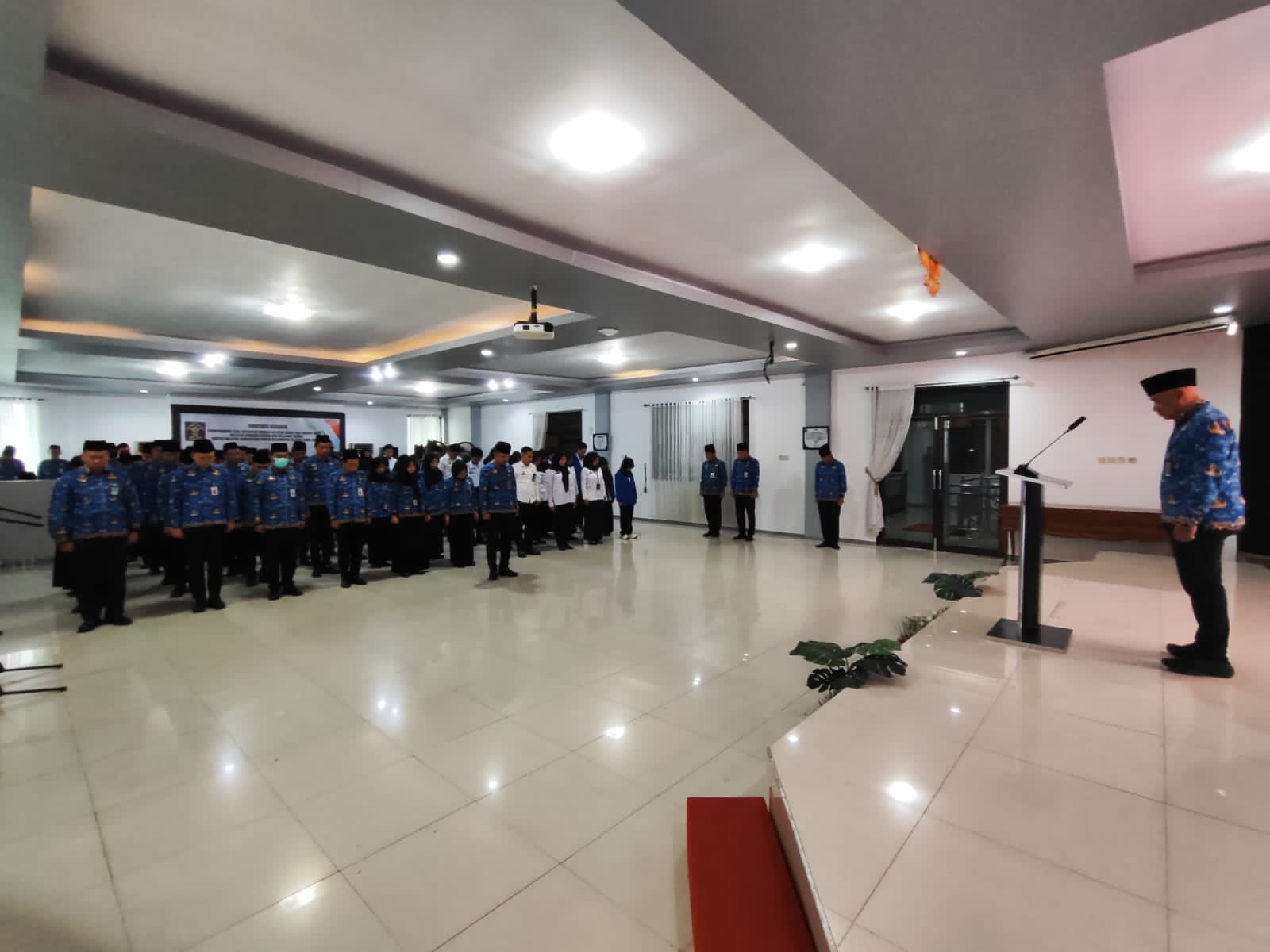 KHIDMAT:Jajaran Kanwil Kemenkum Kalsel dan Kanwil Ditjen Keimigrasian Kalsel melaksanakan upacara peringatan Hari Pahlawan, Senin (10/11/2025).