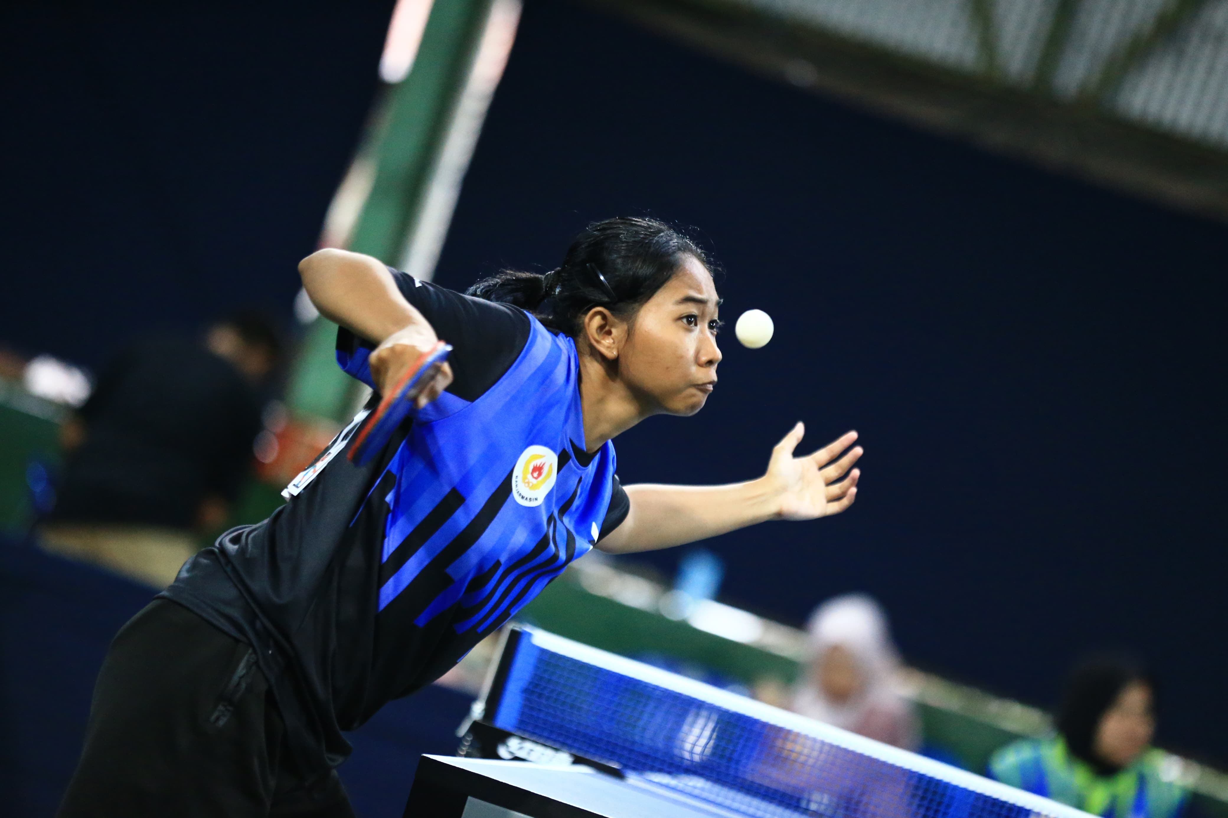 Atlet tenis meja Banjarmasin merayakan kemenangan usai memastikan gelar juara umum Porprov XII Kalsel 2025 di Lapangan Tenis Indoor Pemuda, Pelaihari. (M Idris Jian Sidik)
