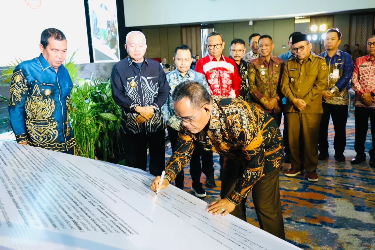 DUKUNGAN:Bupati Kabupaten HSU, H Sahrujani hadiri Musyawarah Perencanaan dan Evaluasi Kesehatan Daerah se-Kalimantan Selatan, yang digelar di Kota Banjarmasin, Selasa (11/11/2025).