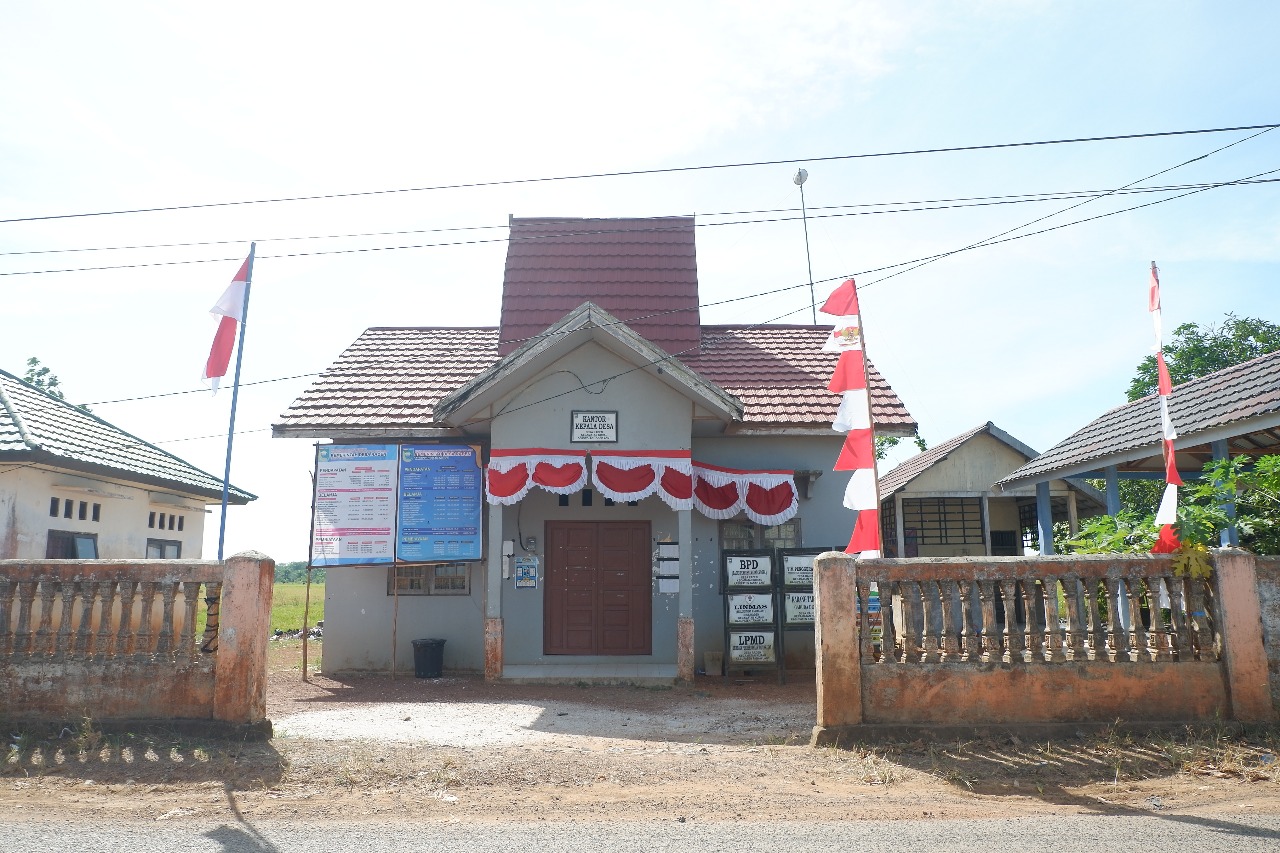 UNIK : Kantor Desa Raden, Kecamatan Kurau yang memiliki sejarah yang tak banyak orang tahu. Foto: Wikipedia