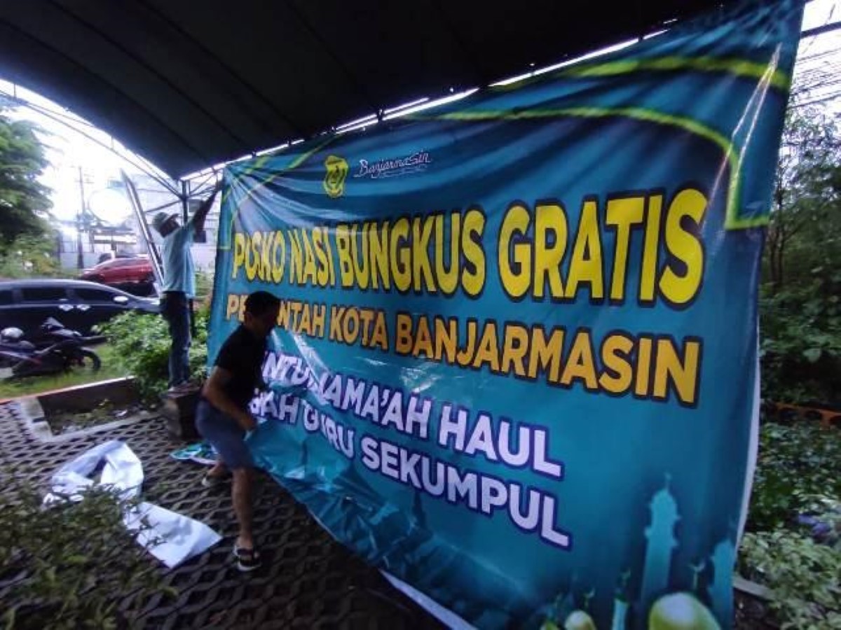 Suasana pendirian Posko Singgah dan Warung Gratis saat Haul Guru Sekumpul beberapa waktu lalu.