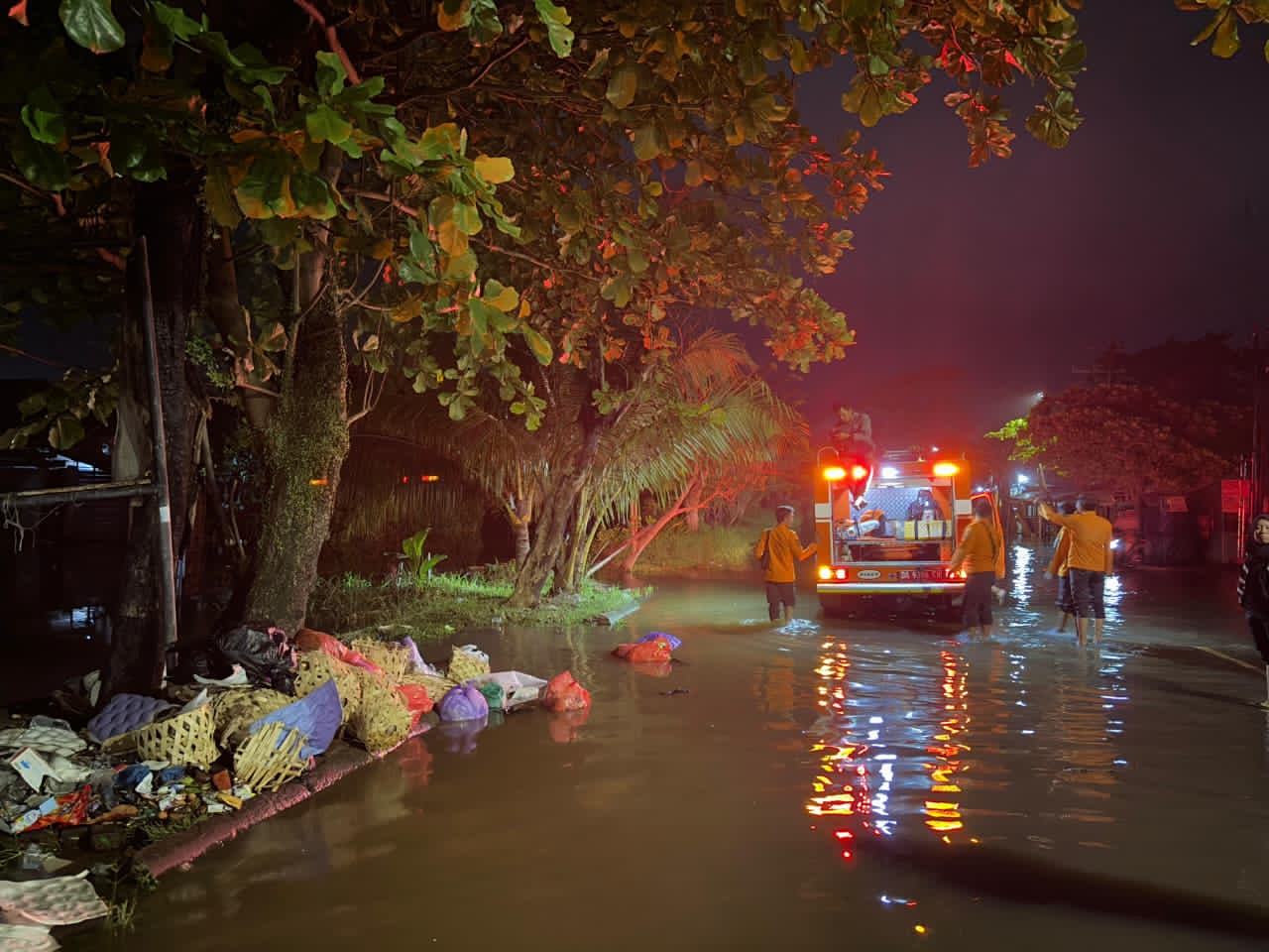BANJIR ROB:BPBD Kota Banjarmasin melakukan pemantauan sedikitnya pada tiga lokas banjir rob di Banjarmasin Barat, Kamis (13/11/2025) dini hari.