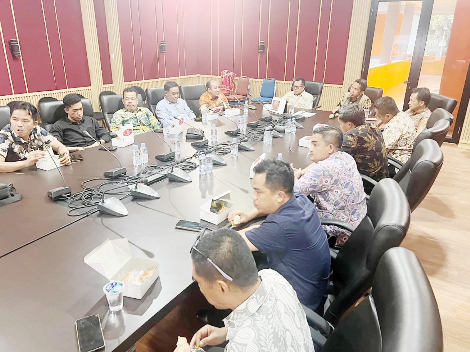 BELAJAR: Ketua Komisi III DPRD Balangan Hafiz Ansyari bersama jajaran saat melakukan kaji tiru penyusunan Raperda Penanggulangan Kebakaran ke DPRD DKI Jakarta, pekan lalu.