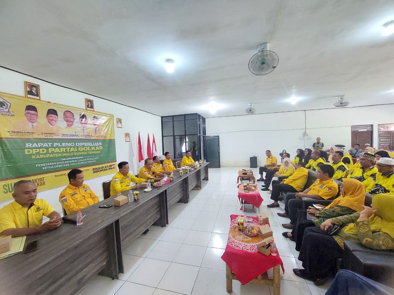 BERTEMU: Pengurus Partai Golkar HST saat rapat pleno pemilihan Ketua DPRD HST pada bulan Juni 2025. Mereka sebentar lagi akan menggelar Muskab untuk memilih calon Ketua DPD Golkar HST.