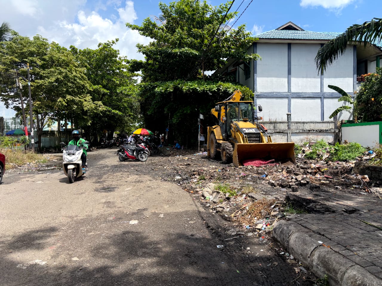 PENGUMUMAN: TPS Mulawarman akan mulai ditutup pada besok, 15 November 2025. Sebelumnya, aroma tak sedap kerap masuk dan mengganggu proses belajar mengajar di sekolah.