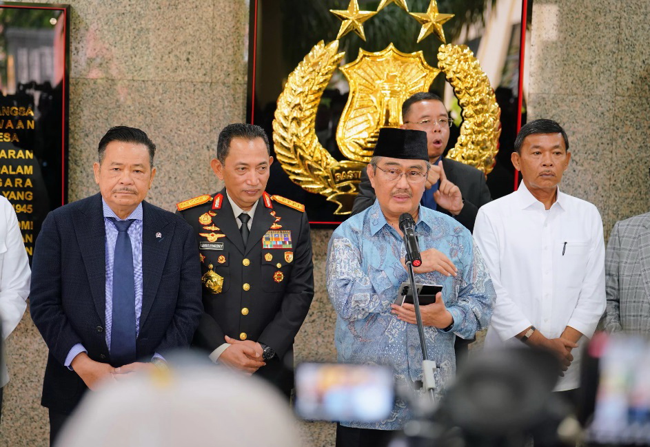 REFORMASI: Kapolri Listyo Sigit Prabowo usai rapat perdana Komisi Percepatan Reformasi Polri, Senin (10/11).