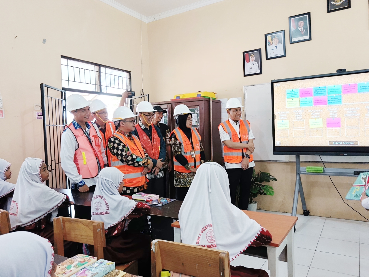 MENINJAU: Mendikdasmen, Abdul Mu