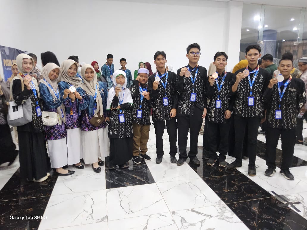 PRESTASI: Kontingen Kalsel di Olimpiade Madrasah Indonesia (OMI) Nasional 2025 di Banten.