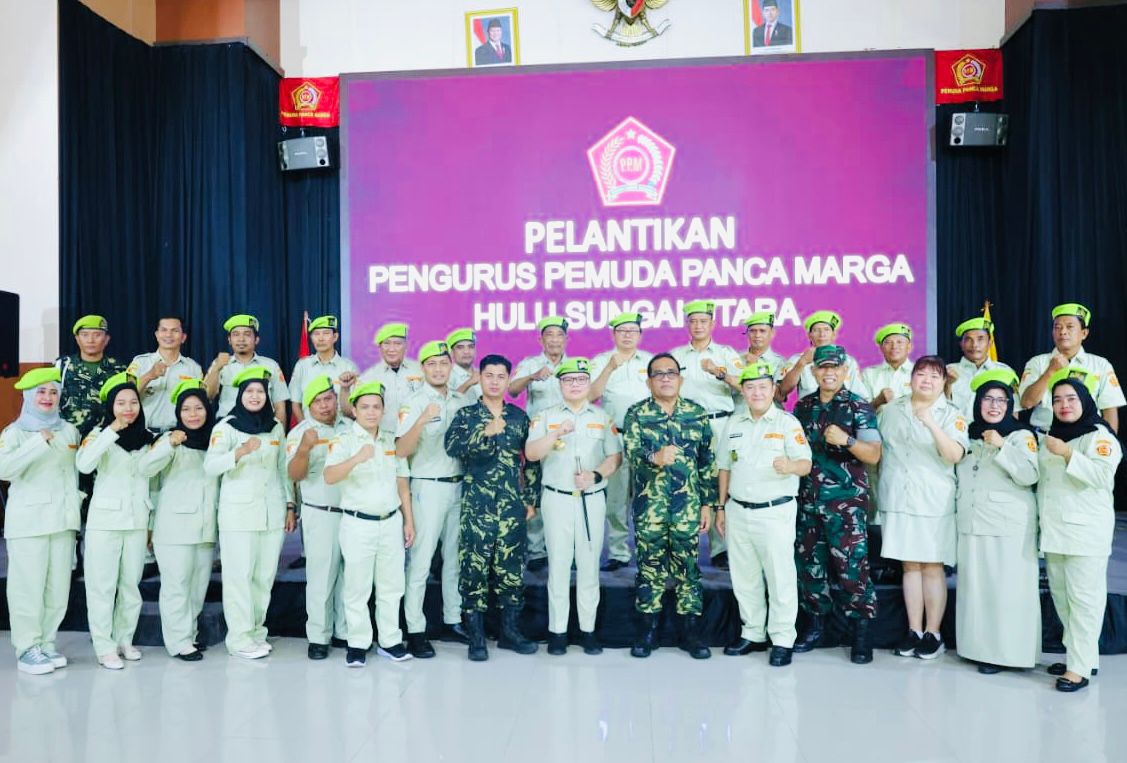 HADIR:Bupati HSU, H Sahrujani (enam dari kanan) foto bersama dengan pengurus PPM Kalsel/Kabupaten HSU di Aula Dr KH Idham Chalid, Kota Amuntai, Sabtu (15/11/2025).