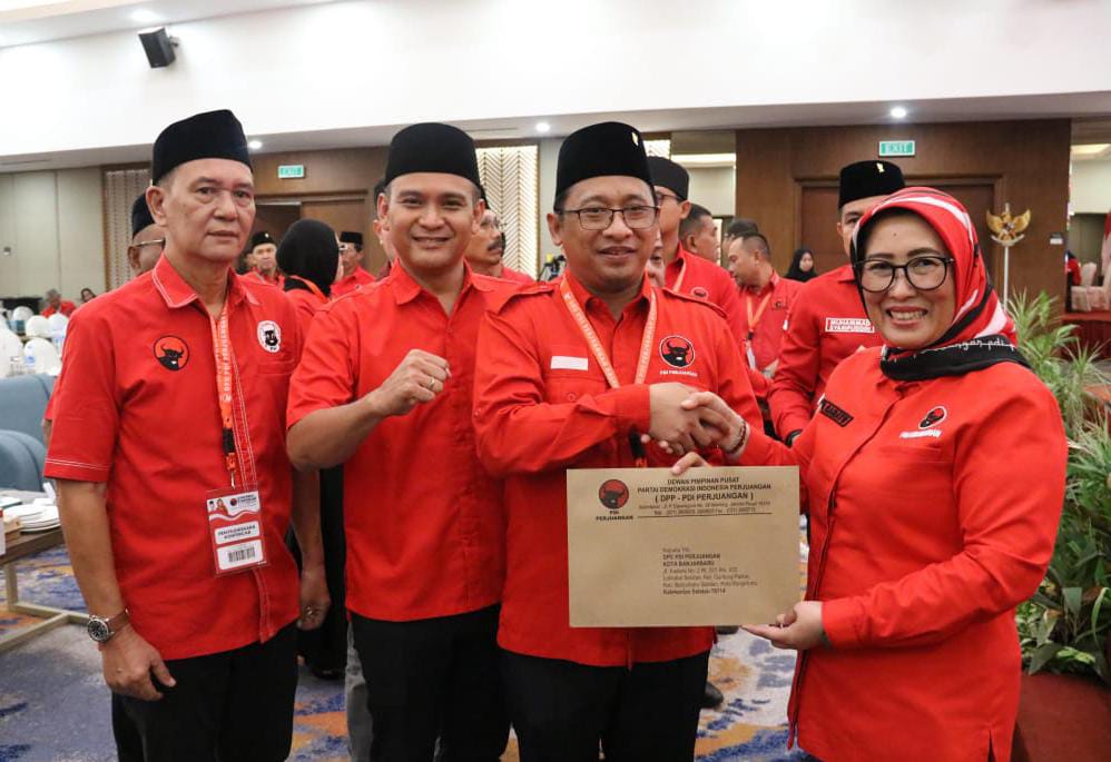 SUKSESI: Kepengurusan DPC PDI Perjuangan Banjarbaru resmi berganti, Windi Novianto ditunjuk gantikan Wartono.