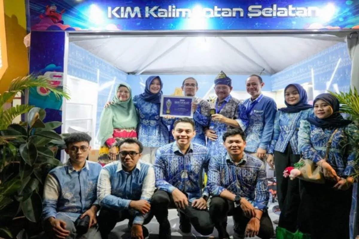 KREATIF: Komunitas Informasi Masyarakat (KIM) Tangguh Kelurahan Mentaos, meraih penghargaan KIM Terkreatif pada Festival dan Kompetisi KIM 2025 di Kota Tangerang, Banten.
