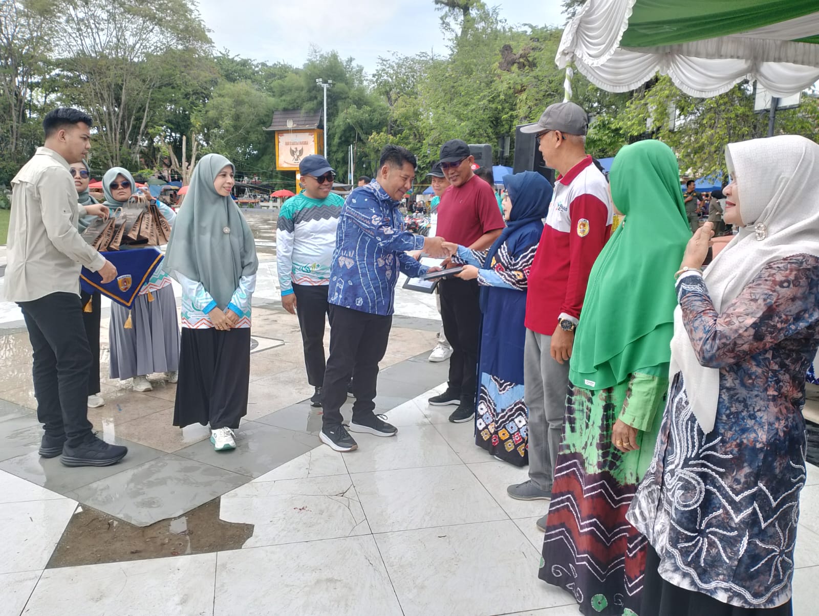 PEDULI KESEHATAN:Peringatan HKN ke-61 digelar di Lapangan Dwi Warna Barabai, Minggu (16/11/2025).
