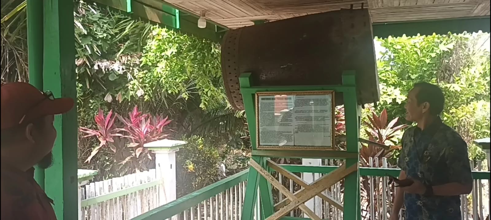 BEDUG PUSAKA : Bedug berusia ratusan tahun di Masjid Pusaka Benua Lawas.
