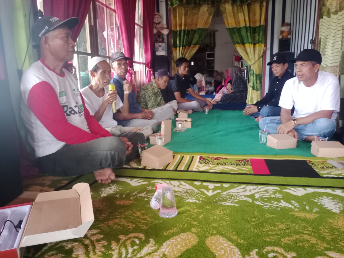 SERAP ASPIRASI: Petani dari Desa Murung Taal desak anggota DPRD HST memperjuangkan pembenahan irigasi.